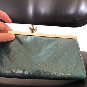 Perfect metal flake vinyl clutch in teal.
